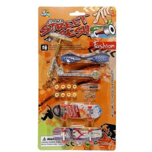 Conjunto  Skate De  Plastico  Com 2 Peças  Com  Acessorios
