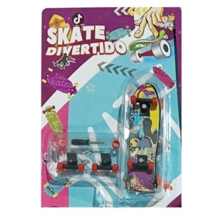 Conjunto  Skate  De  Plastico  Com  Acessórios